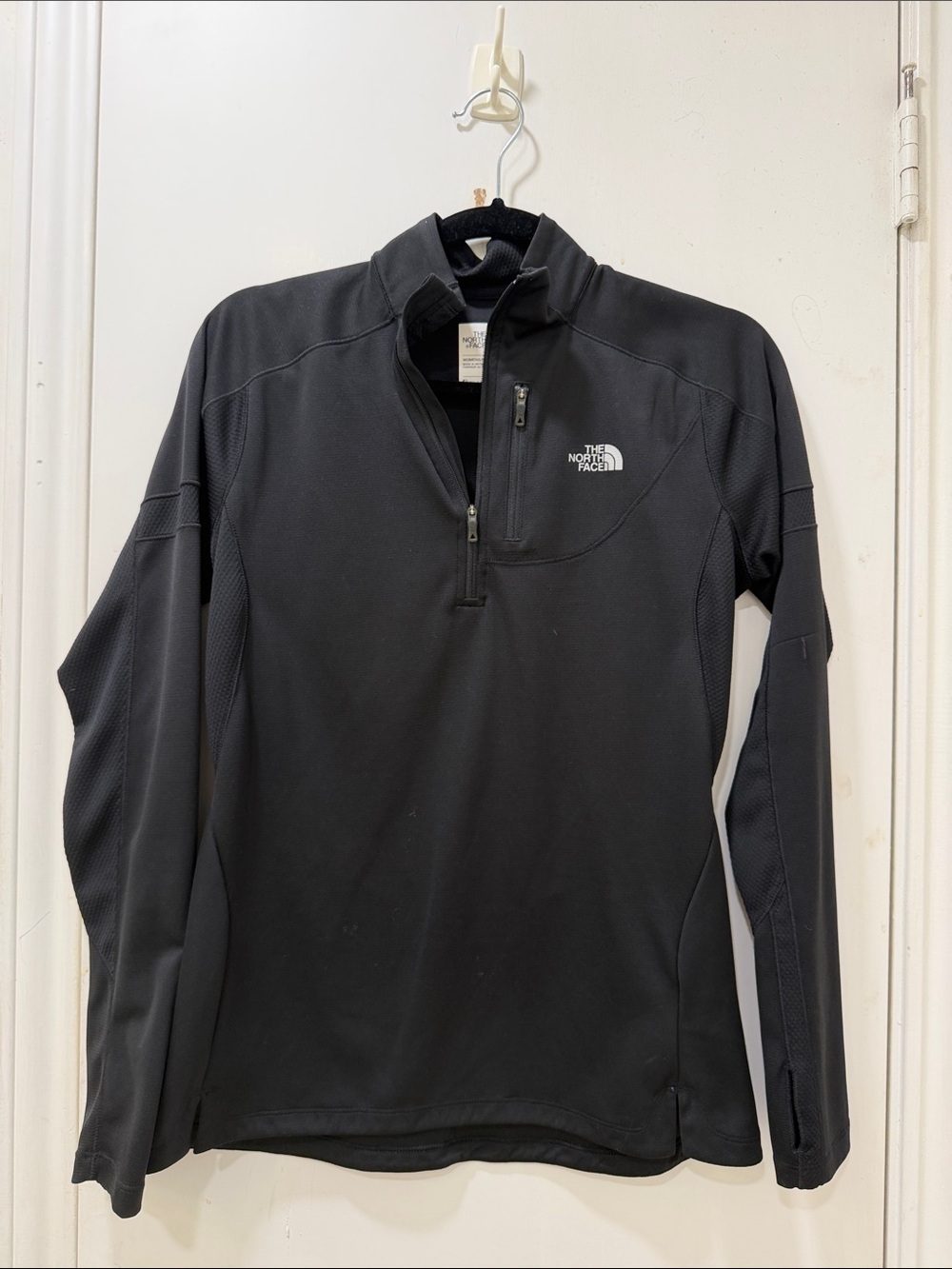 The North Face Men's Black Lightweight Quarter-Zip Pullover